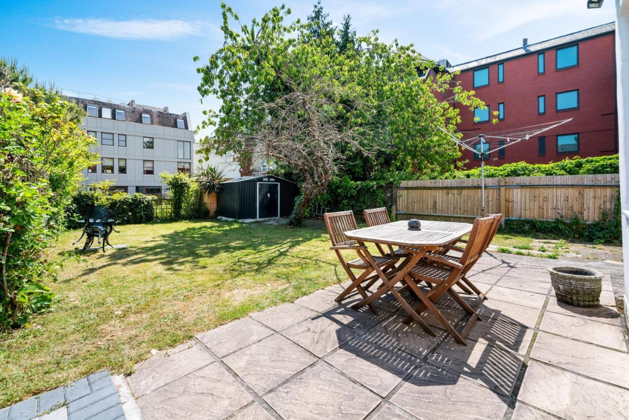 Lovely Garden Apartment In Wimbledon Town Centre With Private Parking By Wimbledon Holiday Lets London Exterior photo